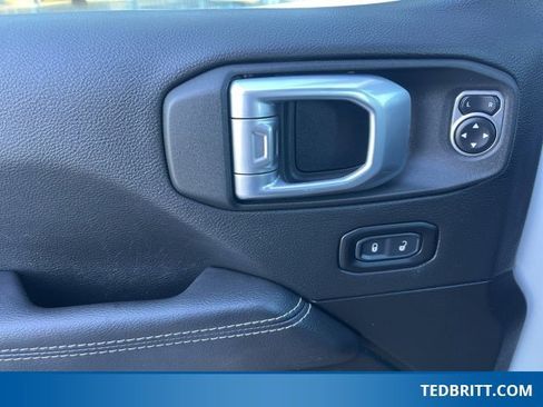 Used 2022 Jeep Wrangler Unlimited Rubicon w/ Cold Weather Group image 40