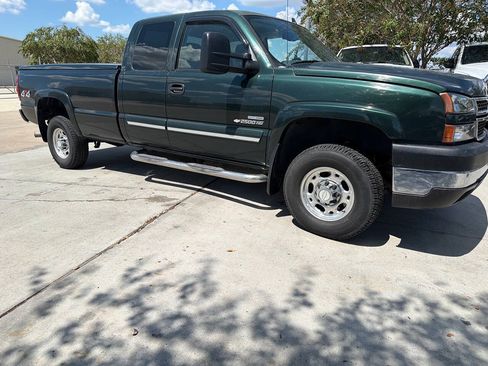 Used 2006 Chevrolet Silverado 2500 LT w/ Heavy-Duty Power Package AWD/4WD image 7