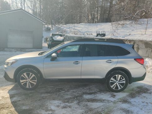 Used 2018 Subaru Outback 2.5i Limited image 3