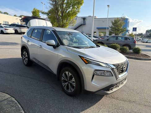 Used 2023 Nissan Rogue SV FWD image 13