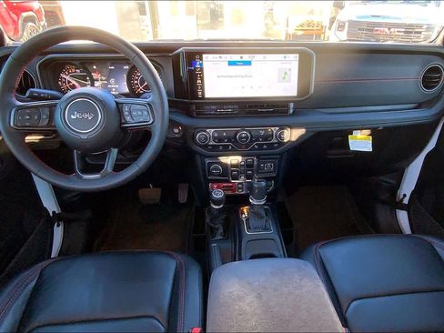 Used 2024 Jeep Gladiator Rubicon image 15