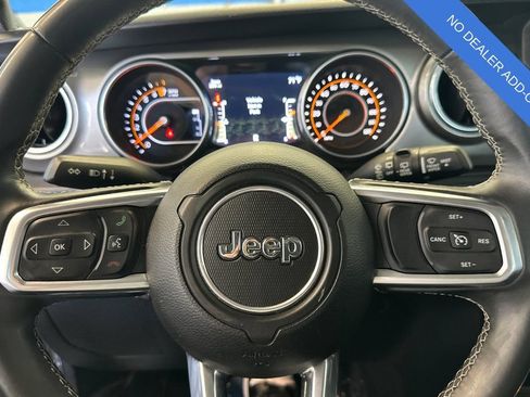 Used 2018 Jeep Wrangler Unlimited Sahara AWD/4WD image 25