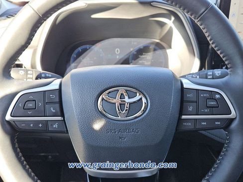 Used 2025 Toyota Highlander Limited image 18