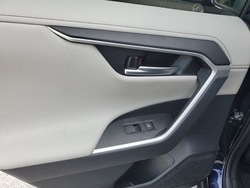 Used 2023 Toyota RAV4 Limited FWD image 10