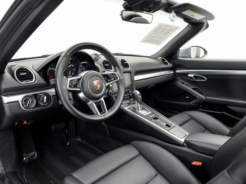 Used 2025 Porsche 718 Boxster image 4