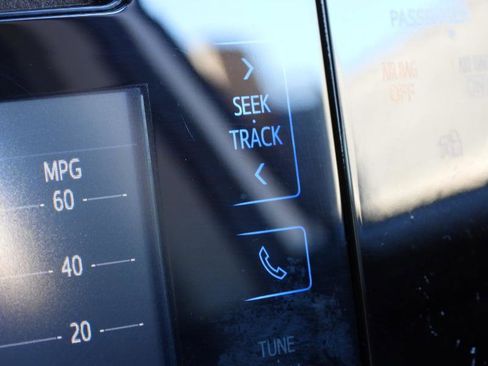 Used 2017 Toyota Corolla SE image 49