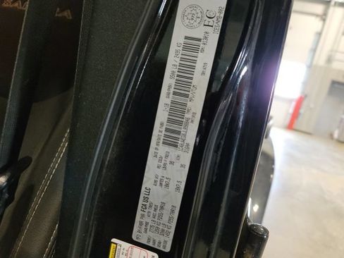 Used 2018 Jeep Wrangler Unlimited Sahara AWD/4WD image 17