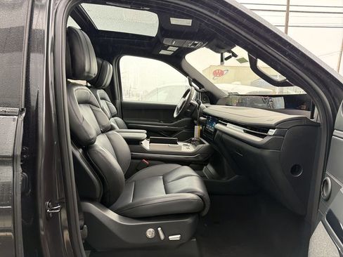 New 2025 Lincoln Navigator Reserve w/ Jet Appearance Package image 7