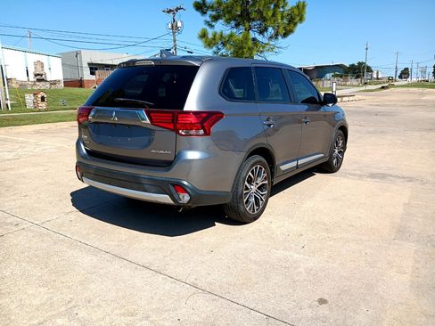 Used 2018 Mitsubishi Outlander ES image 4