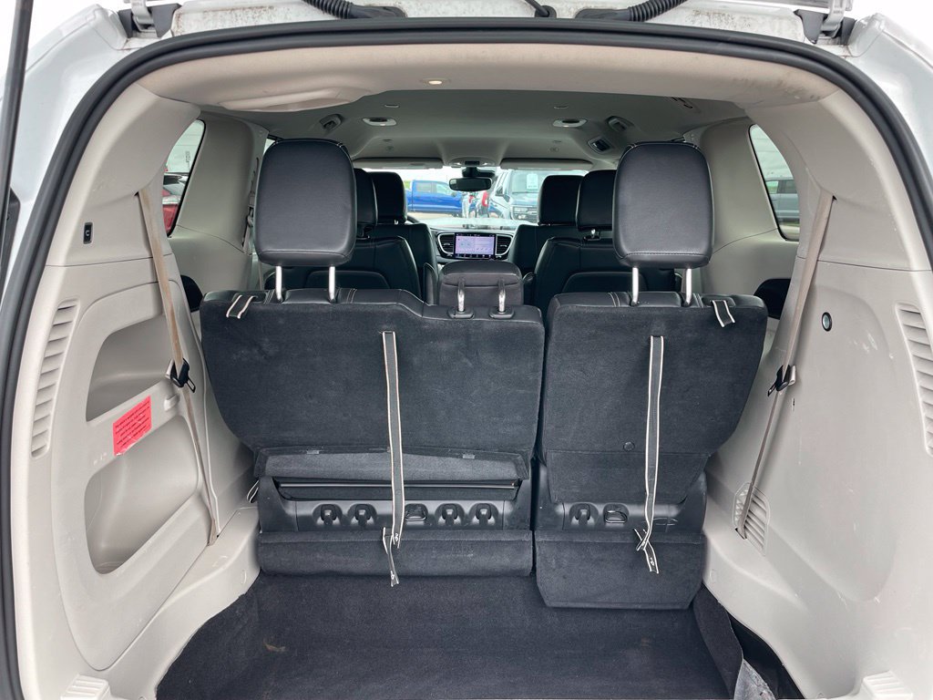 Used 2022 Chrysler Pacifica Touring-L FWD image 29