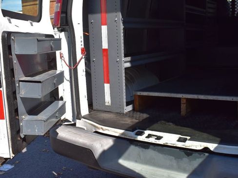 Used 2014 Chevrolet Express 2500 image 27