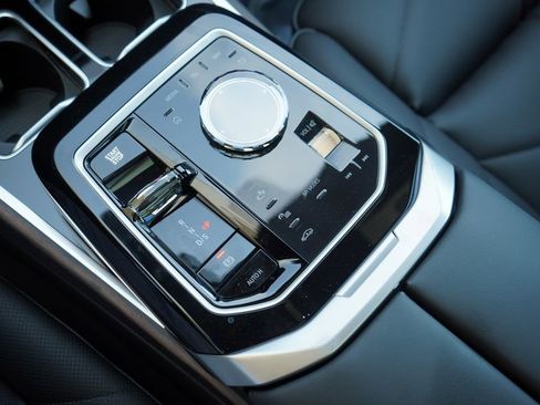 New 2026 BMW 740i w/ Premium Package image 18