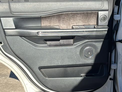 Used 2018 Ford Expedition Limited image 16