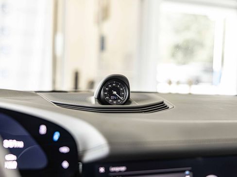 Used 2021 Porsche Taycan 4S w/ Premium Package image 28