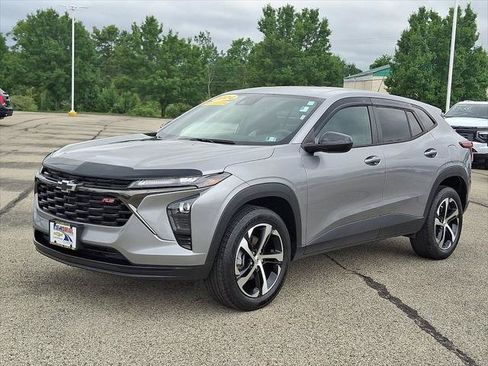 Used 2024 Chevrolet Trax RS FWD image 4