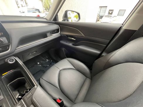 Used 2025 Toyota Grand Highlander XLE image 36