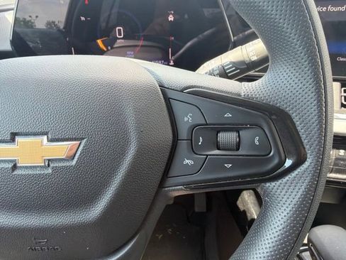 Used 2025 Chevrolet Trax LT FWD image 40