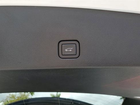 Certified 2023 Cadillac XT6 Premium Luxury image 11