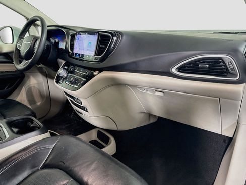 Used 2022 Chrysler Pacifica Touring-L FWD image 30
