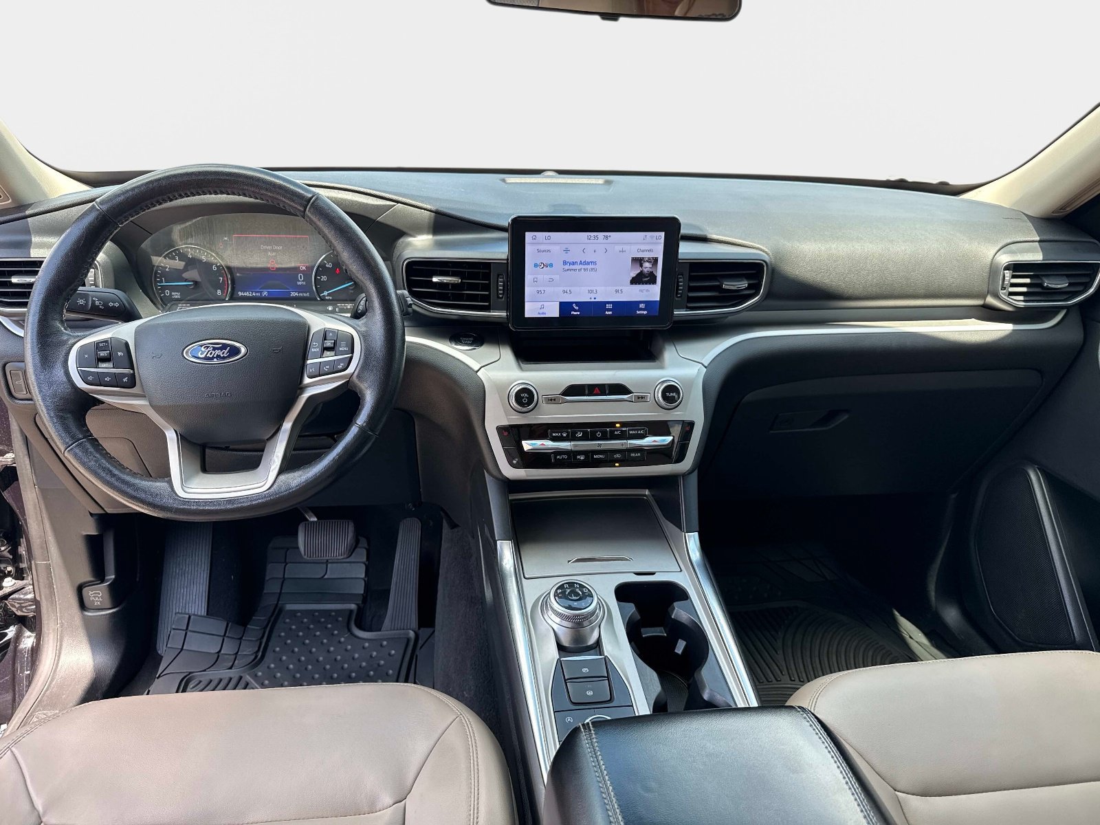 Used 2022 Ford Explorer XLT w/ Equipment Group 202A AWD/4WD image 18