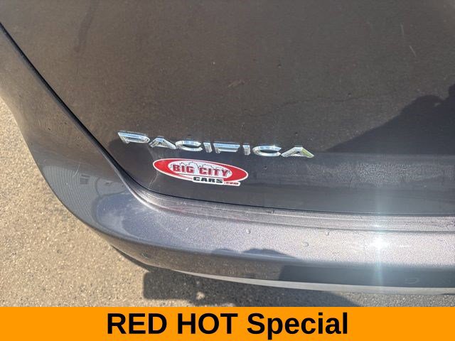 Used 2023 Chrysler Pacifica Touring-L FWD image 47
