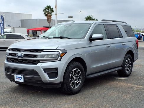 Used 2022 Ford Expedition XLT image 3