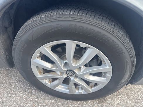 Used 2018 Nissan Rogue SV image 9