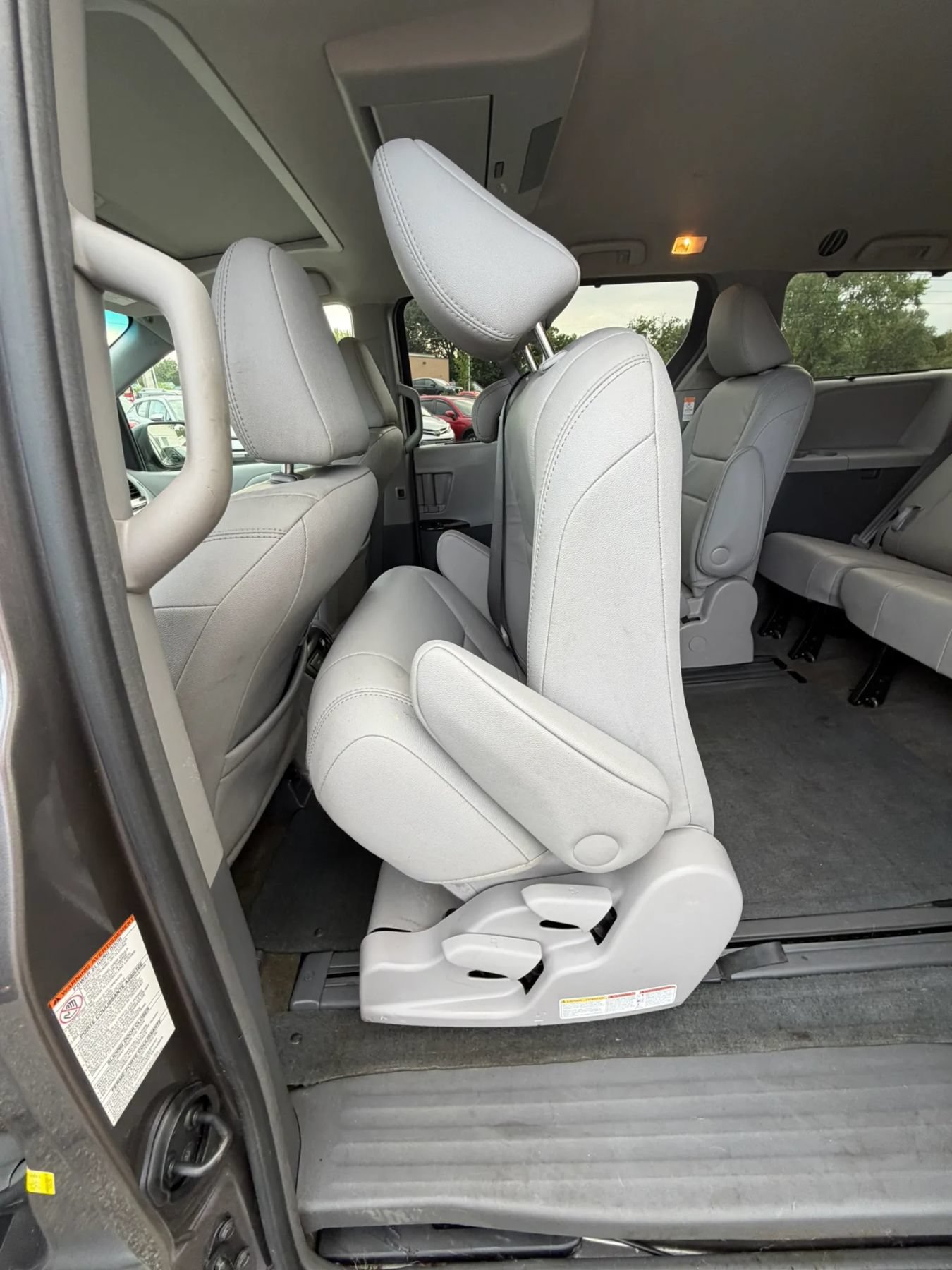 Used 2017 Toyota Sienna XLE Premium FWD image 18