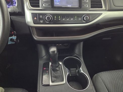 Used 2019 Toyota Highlander LE image 15