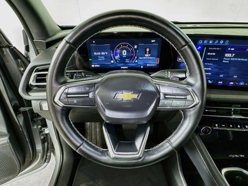 Certified 2026 Chevrolet Traverse LT w/ Driver Confidence Package FWD image 9