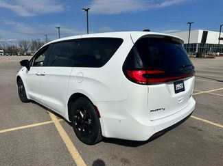 Used 2024 Chrysler Pacifica Limited video 3