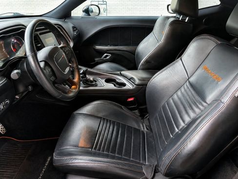 Used 2016 Dodge Challenger R/T Scat Pack RWD image 9