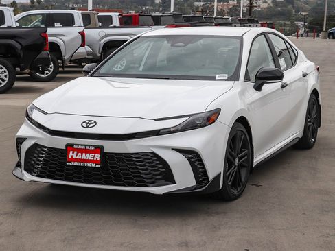 New 2026 Toyota Camry Hybrid image 3