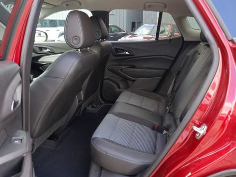 Used 2025 Chevrolet Trax LT FWD image 9