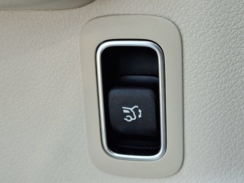 Used 2024 Mercedes-Benz GLB 250 4MATIC image 26
