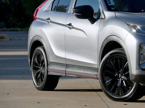 Used 2020 Mitsubishi Eclipse Cross LE image 17