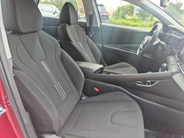 Used 2025 Hyundai Elantra SEL FWD image 31