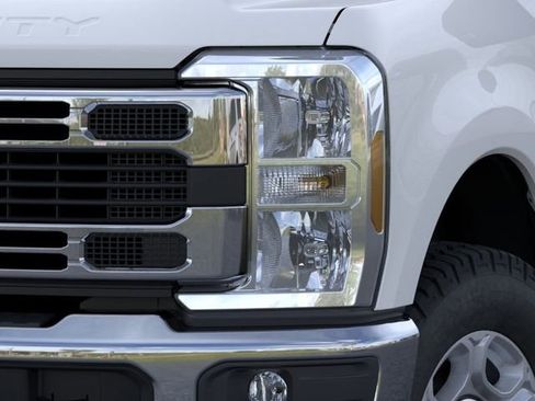 New 2026 Ford F250 XLT w/ FX4 Off-Road Package AWD/4WD image 18