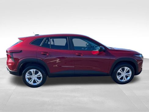 Used 2025 Chevrolet Trax LS FWD image 6