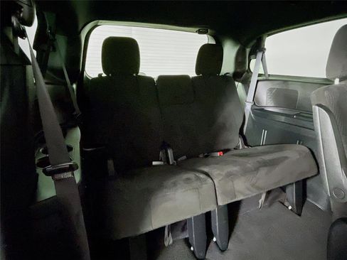 Used 2014 Dodge Grand Caravan SE image 29