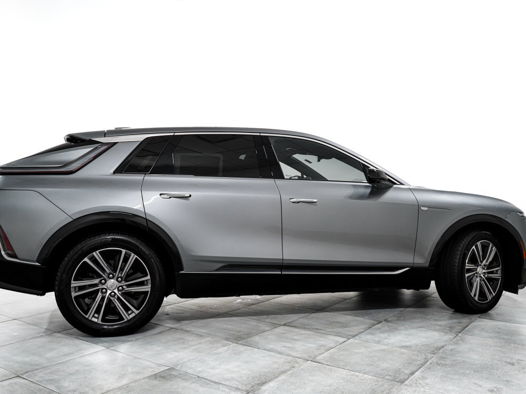 Used 2024 Cadillac Lyriq Luxury AWD/4WD image 7