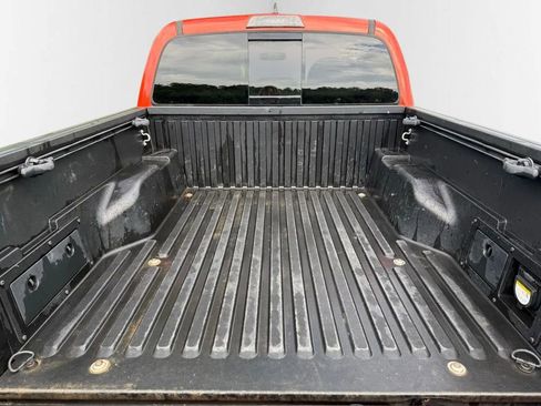 Used 2017 Toyota Tacoma TRD Off-Road AWD/4WD image 9