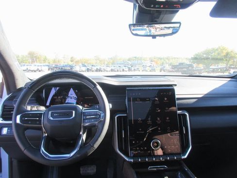 New 2026 GMC Acadia Denali Ultimate FWD image 17