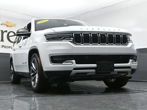 Used 2023 Jeep Wagoneer L Series III w/ Premium Group I AWD/4WD image 3