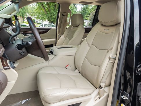 Used 2016 Cadillac Escalade ESV Premium AWD/4WD image 15