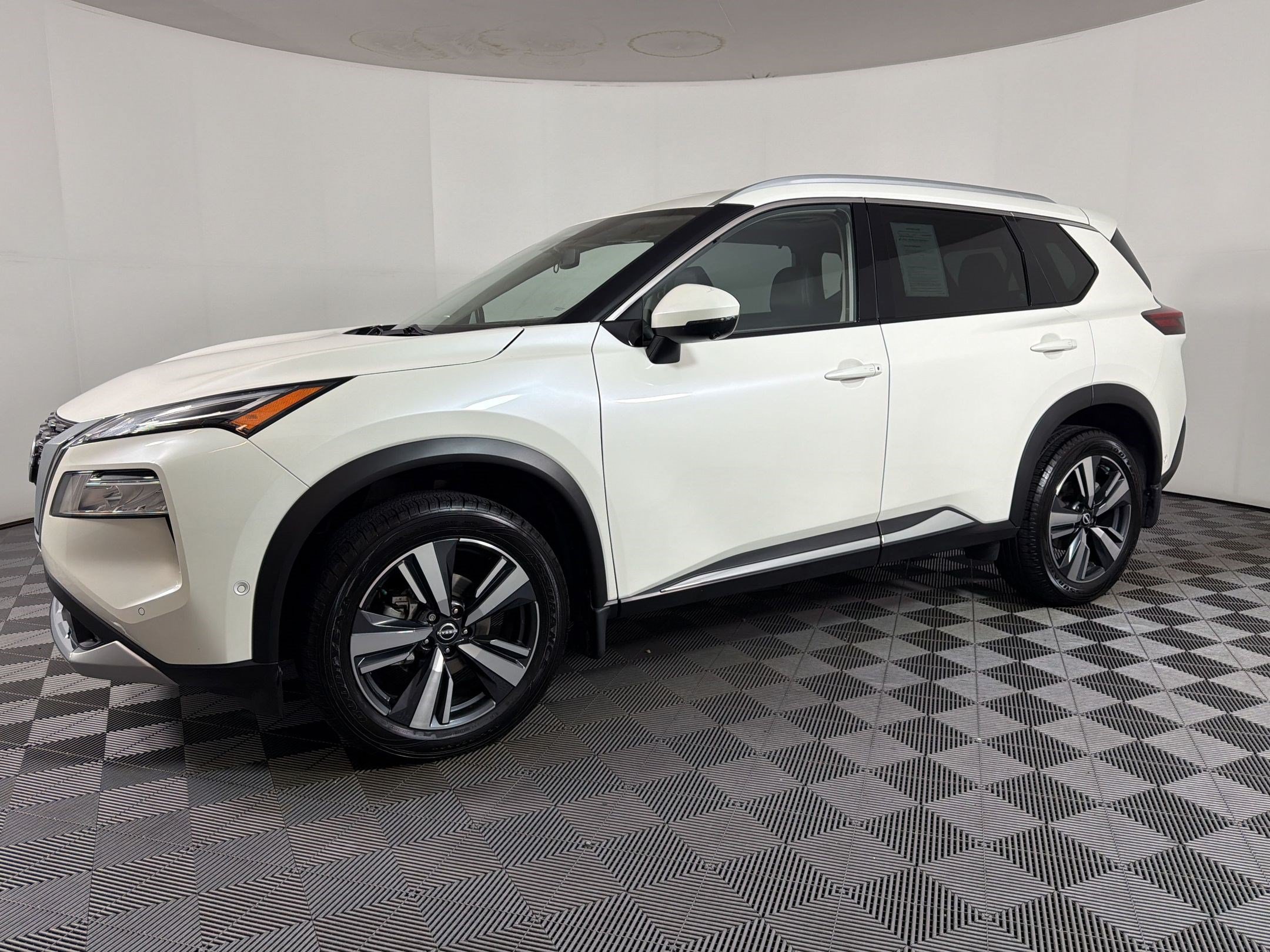 Used 2022 Nissan Rogue Platinum w/ Head-Up Display Package FWD image 25
