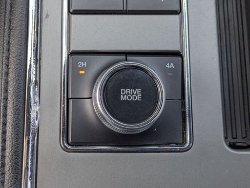 Used 2020 Ford Expedition XLT w/ Equipment Group 202A AWD/4WD image 29
