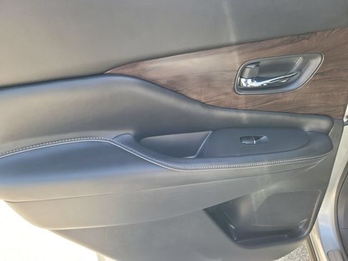 Used 2020 Nissan Murano Platinum w/ Cargo Package FWD image 12