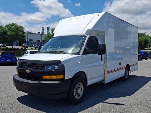 Used 2022 Chevrolet Express 3500 w/ Power Convenience Package RWD image 3