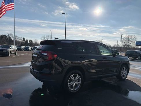 Used 2024 GMC Terrain SLE image 5